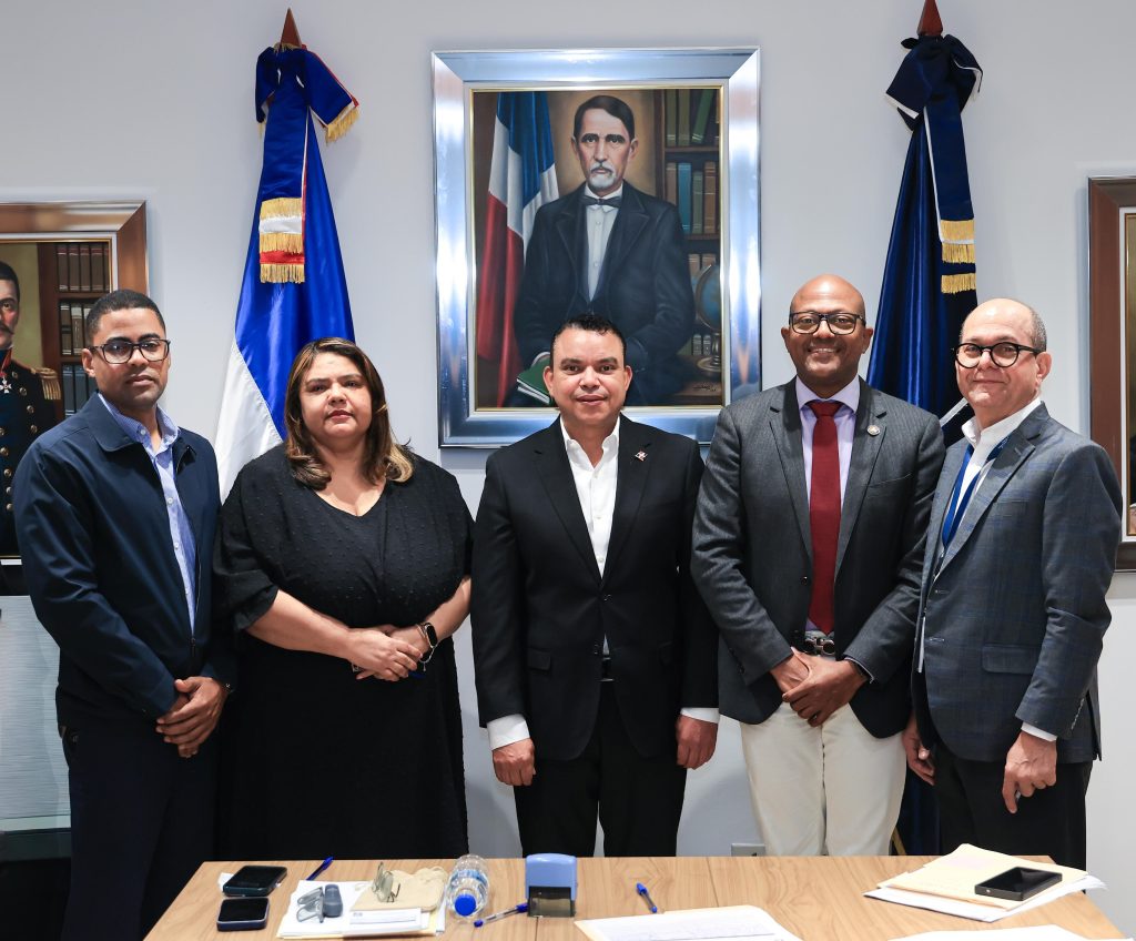 CMD y SNS solo 4 meses logran cifra récord  en nombramientos médicos