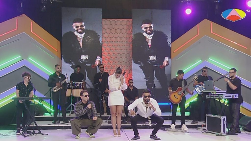 VIDEO: El Mayor Clásico cobra 500 mil pesos extras por llevar su famoso inodoro dorado a los eventos