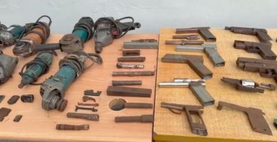 VIDEO: Desmantelan taller e incautan armas de fuego y apresan hombre en operativo en Barahona