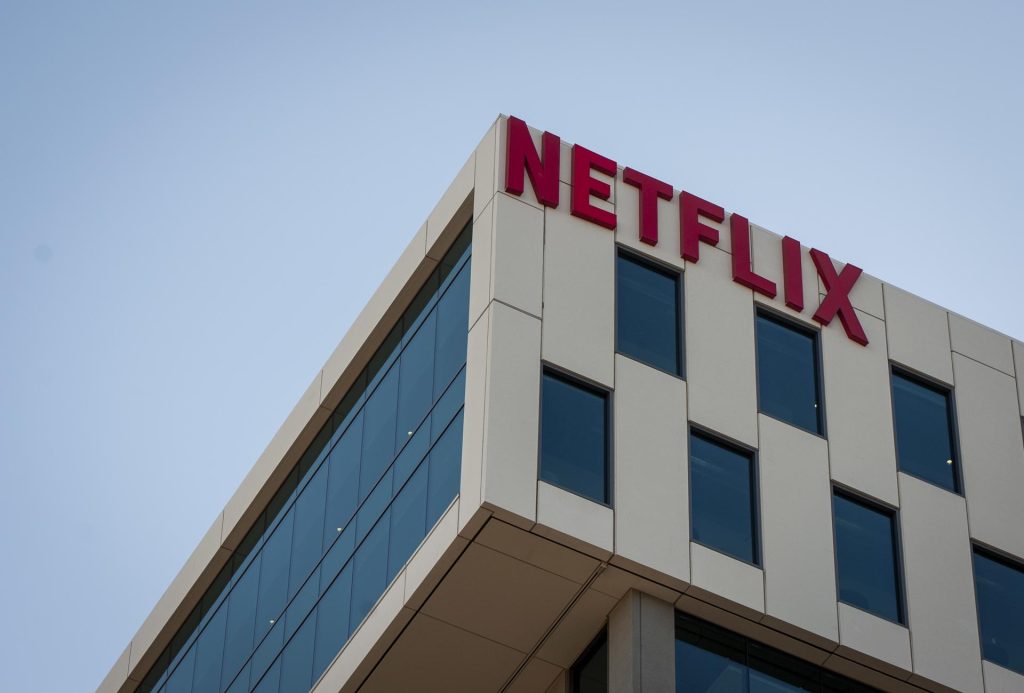 Netflix autoriza un plan de recompra de acciones tras el fracaso por adquirir Warner