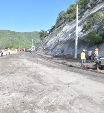 Avanzan en soluciones tras derrumbe en carretera de Ocoa