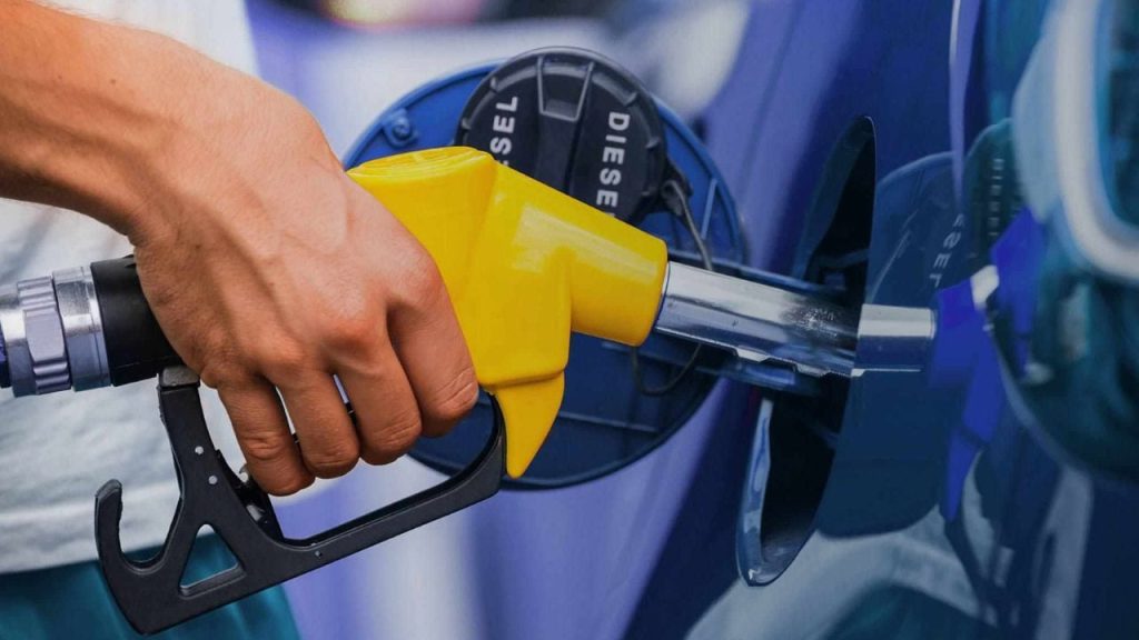 El Gobierno mantiene «su sacrificio» y congela precios de principales combustibles