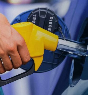 El Gobierno mantiene «su sacrificio» y congela precios de principales combustibles