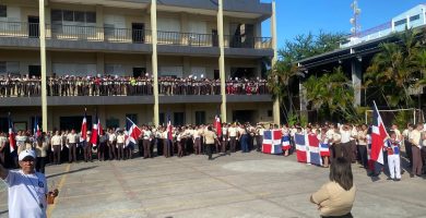 Cae de un tercer piso adolescente en centro educativo del DN