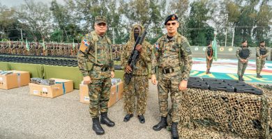Ejército recibe moderno armamento y uniformes del Ministerio de Defensa