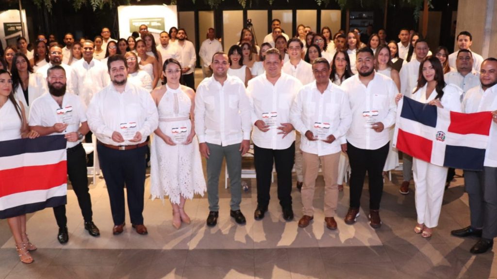 Los Plus ponen la mirada de todo un país con exitoso panel junto a delegación de Costa Rica
