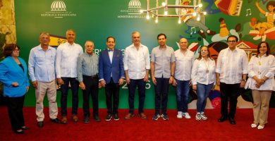 VIDEO: Abinader recorre Feria del Libro en Santiago y resalta su regreso tras más de dos décadas