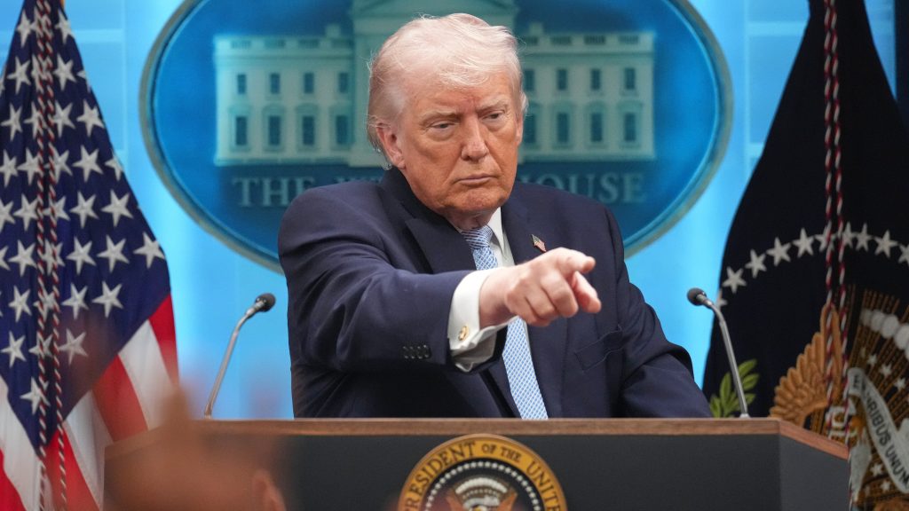 VIDEO: Trump es evacuado de cena en la Casa Blanca tras reporte de disparos y detención de sospechoso