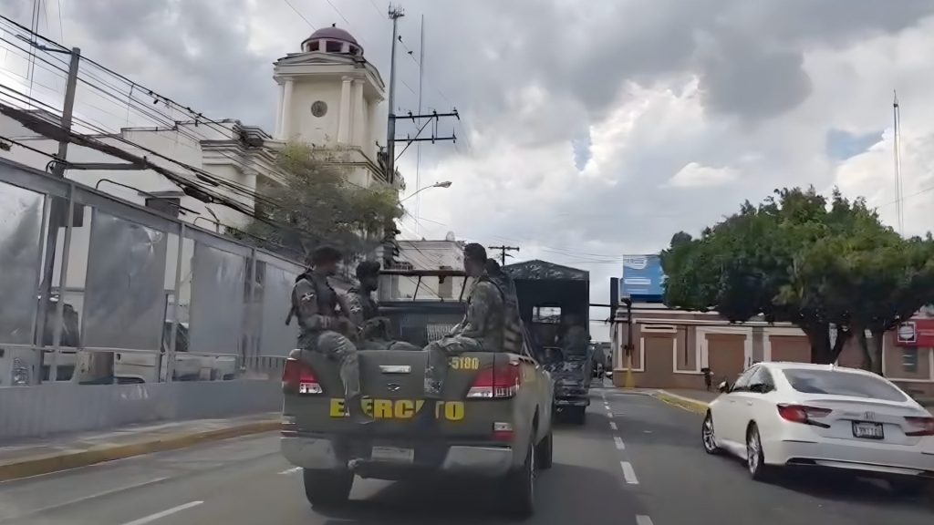 VIDEO: Refuerzan con amplio contingente militar la seguridad en San Francisco de Macorís ante llamado a huelga