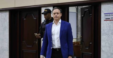 Jean Alain enfrentará hoy a la justicia  tras regresar al país desde Madrid  por motivos médicos 