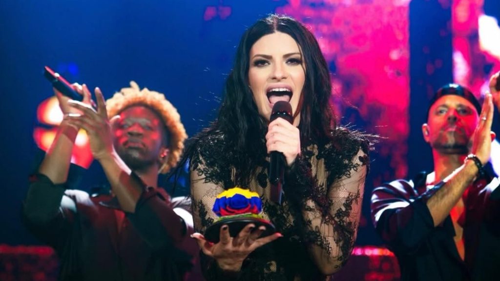 VIDEO: ¡El show debe continuar! Laura Pausini requirió oxígeno durante el concierto por altitud de Quito