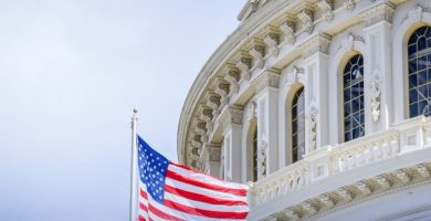 Nuevas reglas de Washington pueden negar residencia por expresión de opinión, dice el NYT