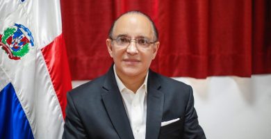 “El dinero se gasta en ganar elecciones, no en transformar el país”, dice Quique Antún