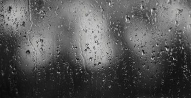 Aguaceros fuertes, tormentas y ráfagas de viento en la tarde por incidencia de vaguadas