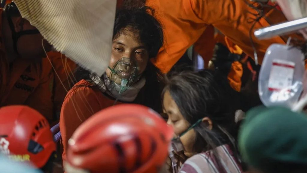 Un vagón solo para ellas: las 15 víctimas del letal choque de tren indonesio son mujeres