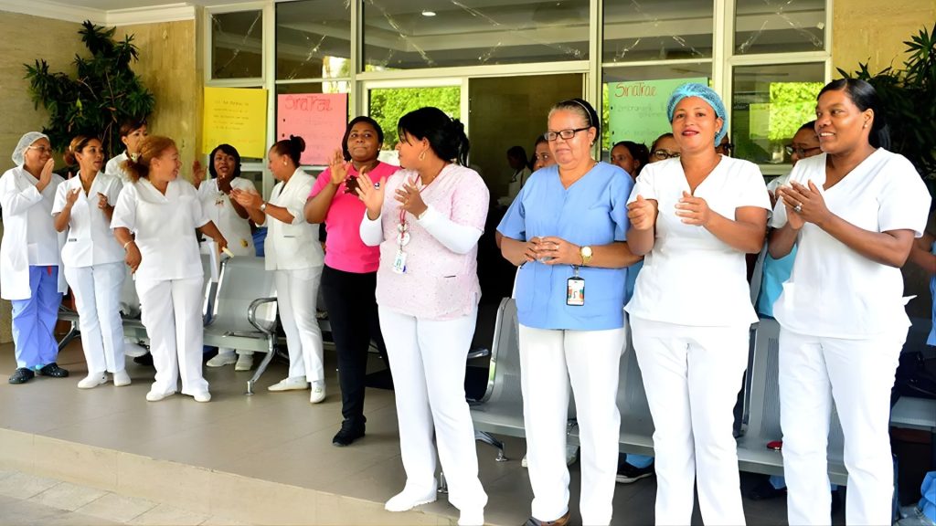 Médicos y enfermeras alzan la voz por reivindicaciones laborales