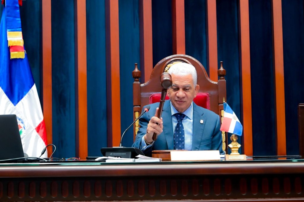 Ricardo de los Santos defiende la minería tras paro en San Juan contra proyecto de GoldQuest