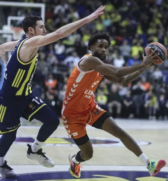Una jugada del dominicano Montero, elegida la mejor de la Euroliga por los aficionados