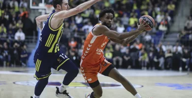 Una jugada del dominicano Montero, elegida la mejor de la Euroliga por los aficionados