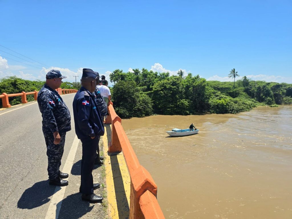 Intensifican búsqueda de niño desaparecido tras caer en río Yaque del Norte