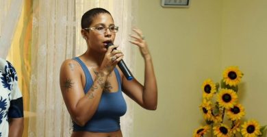 Tokischa visita Hogar Crea, dona RD$500 mil y comparte con internas en rehabilitación