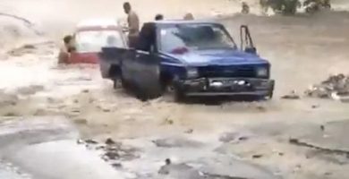 Inundaciones en Santiago Rodríguez arrastran vehículos tras fuertes lluvias