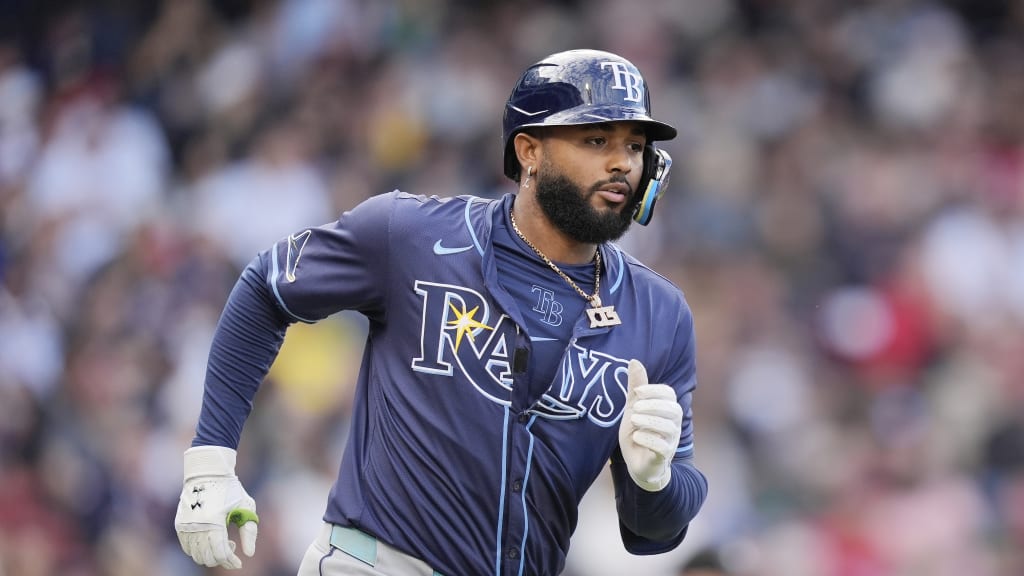Junior Caminero recibe fuerte golpe en la mandíbula en partido ante Cleveland