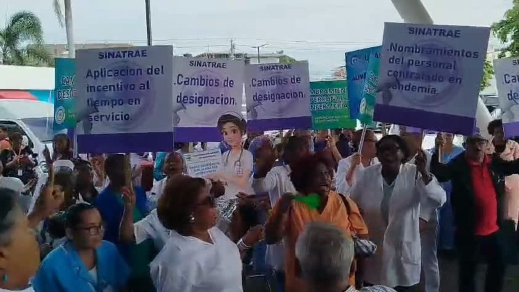 En medio de paro por 24 horas enfermeras amenazan con ser más radicales