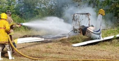VIDEO: Autoridades investigan accidente de avioneta en zona fronteriza de Dajabón