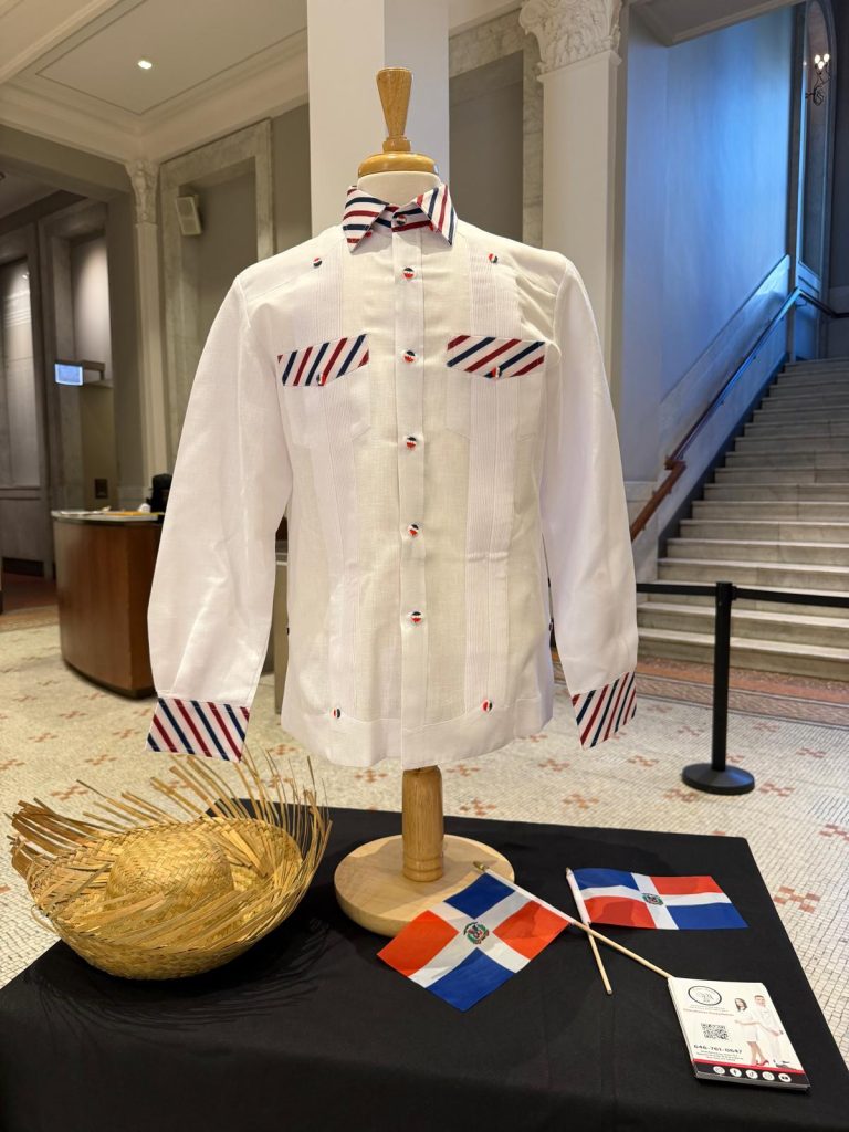 Venier Atelier presenta la chacabana dominicana en Chicago en un encuentro internacional de alto nivel