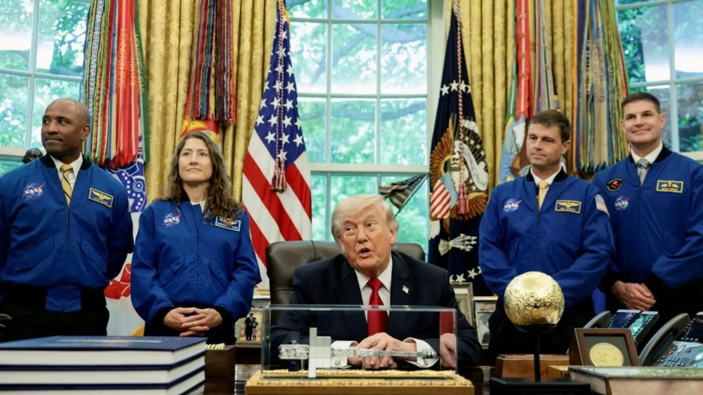 Trump recibe en la Casa Blanca a los astronautas de la misión Artemis II de la NASA
