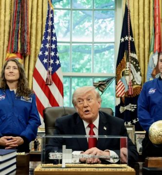 Trump recibe en la Casa Blanca a los astronautas de la misión Artemis II de la NASA