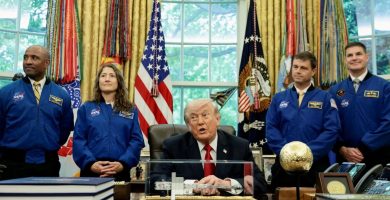 Trump recibe en la Casa Blanca a los astronautas de la misión Artemis II de la NASA