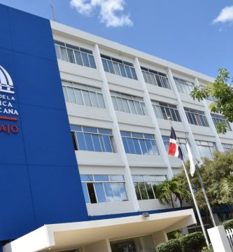 Viernes 1 de mayo se trabaja; feriado del Día del Trabajo pasa al lunes 4