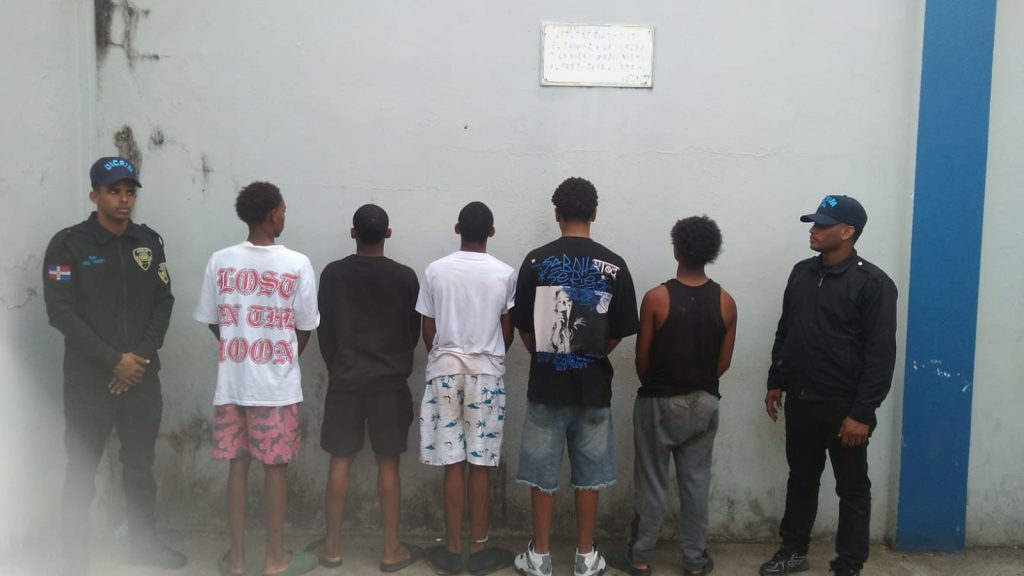 Apresan cinco hombres acusados de maltratar gato en Sabana Perdida, SDN