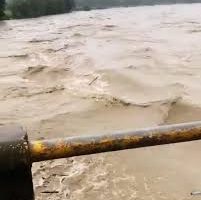 VIDEO: Desborde del río Jamao al Norte en Espaillat pone en riesgo a comunidades tras intensas lluvias