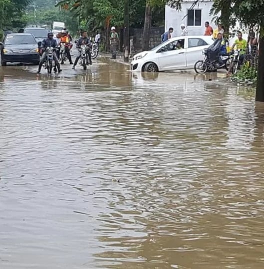 VIDEO: Lluvias en Sosúa provocan inundaciones, calles anegadas y crecida de cañadas