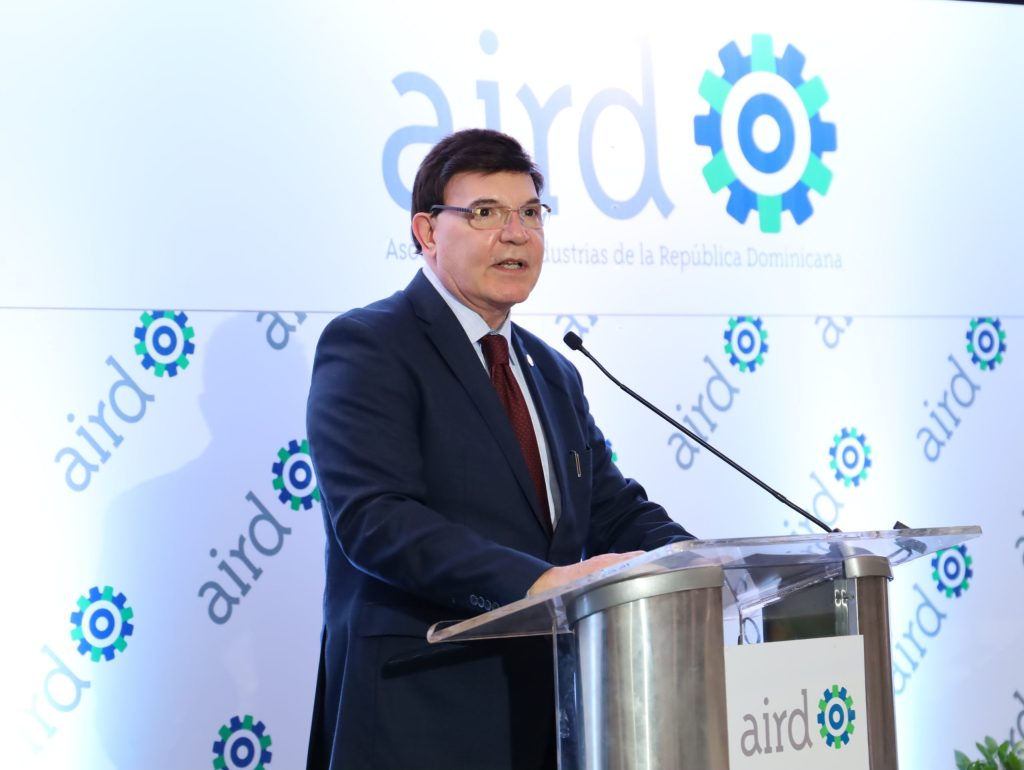 Asociación de Industrias advierte que la informalidad y la necesidad de revisar la cesantía frenan el desarrollo de RD