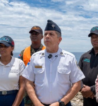 Buscan hombre que se habría lanzado al mar Caribe