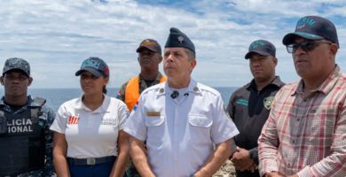 Buscan hombre que se habría lanzado al mar Caribe