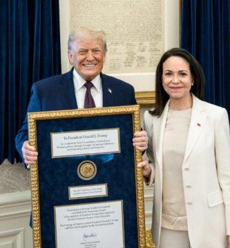Trump afirma que María Corina le dijo que no merecía el Nobel al entregárselo