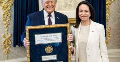 Trump afirma que María Corina le dijo que no merecía el Nobel al entregárselo