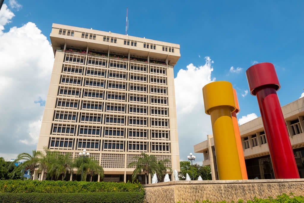 BCRD mantiene tasa en 5.25 % ante presión por alza de combustibles