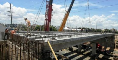 Cerrarán vía en la Ecológica por instalación de vigas de puente peatonal
