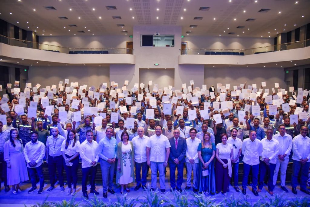 Superintendencia de Electricidad certifica más de 5,500 técnicos en RD