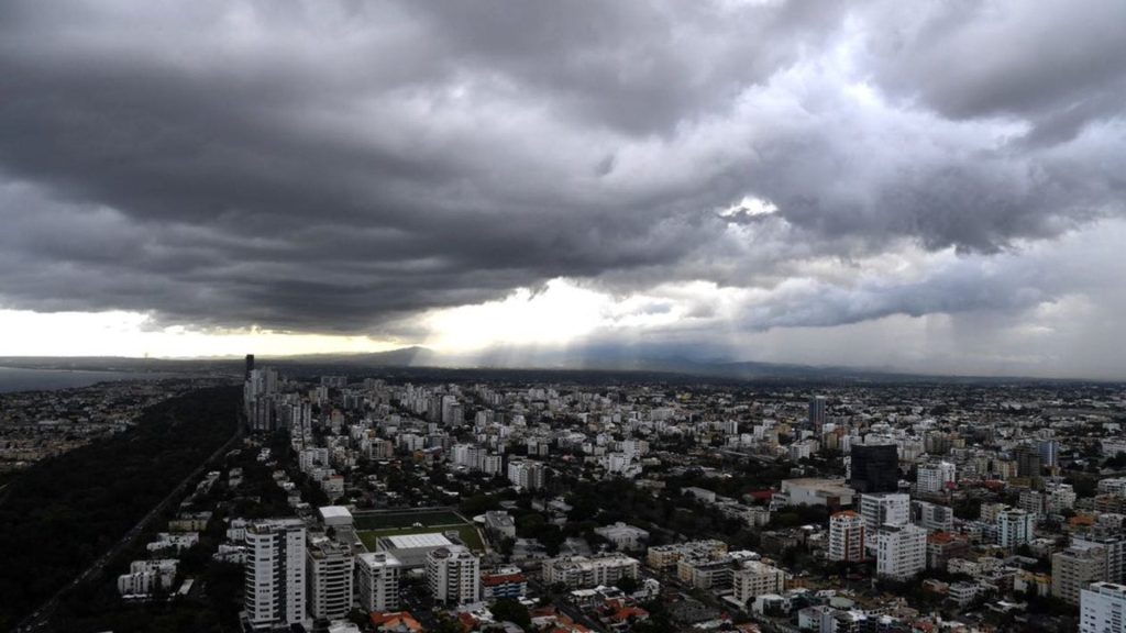 Leve dismunición de lluvias en la mañana y aumento de aguaceros en la tarde