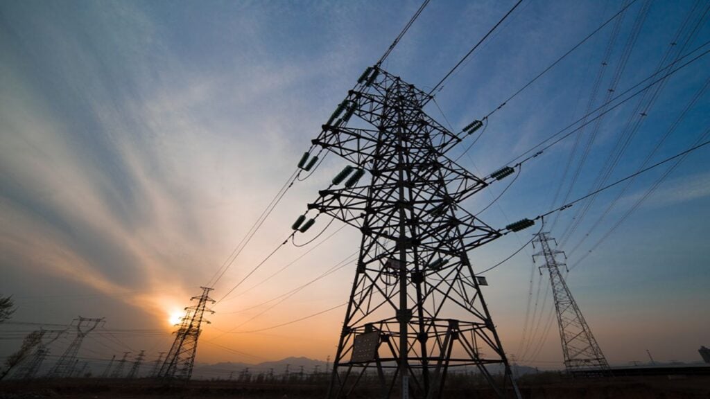 Déficit financiero en sector eléctrico se reduciría casi a la mitad en 2 años