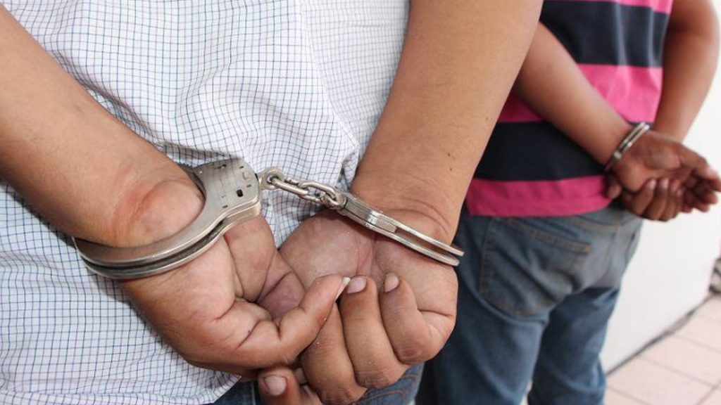 Se entregan dos hombres supuestamente implicados en robo de US$400,000