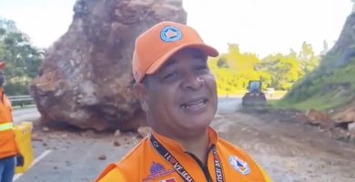Defensa Civil monitorea deslizamiento de tierra en Autopista del Nordeste