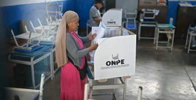 Perú ordena auditoría electoral tras fallas y denuncias de fraude